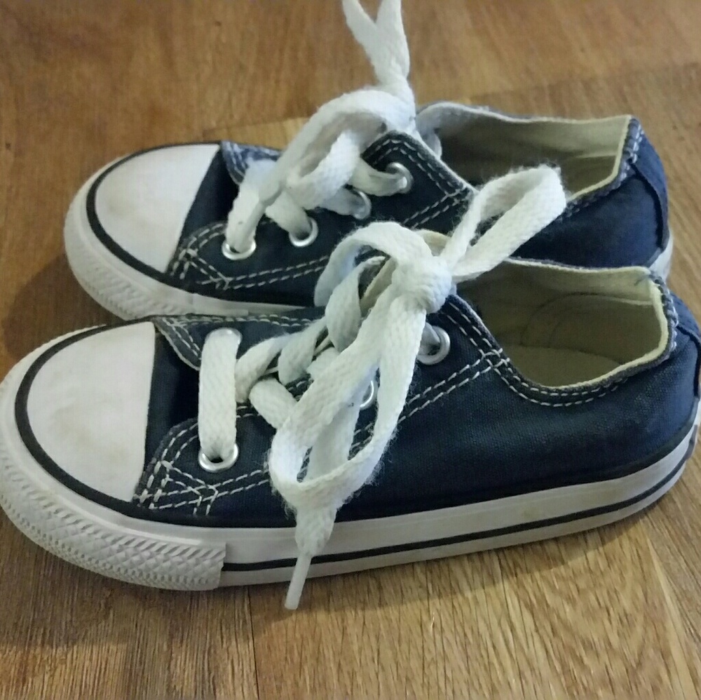 Cute baby converse size 7 Navy blue